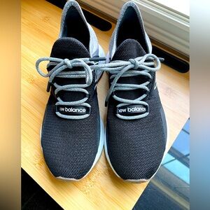 New Balance Women’s sz 8 Fresh Foam Roav Running Training shoes-Like NEW